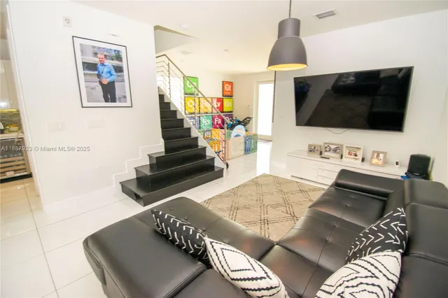 $4,950 | 6320 North W 104th Path, Unit 6320, Doral, FL 33178