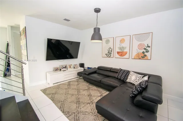 $4,950 | 6320 North W 104th Path, Unit 6320, Doral, FL 33178