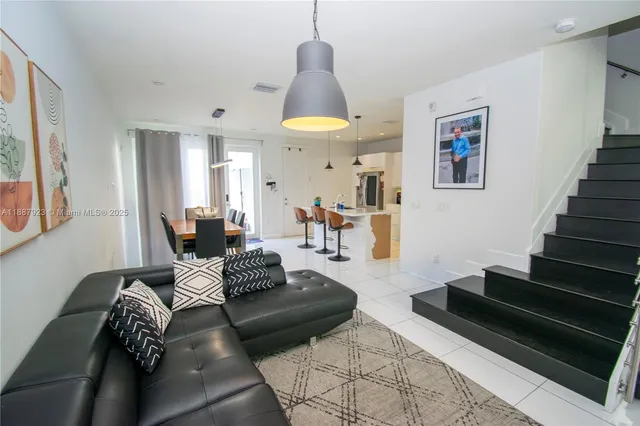 $4,950 | 6320 North W 104th Path, Unit 6320, Doral, FL 33178