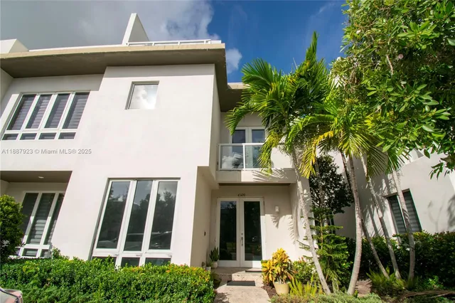 $4,950 | 6320 North W 104th Path, Unit 6320, Doral, FL 33178