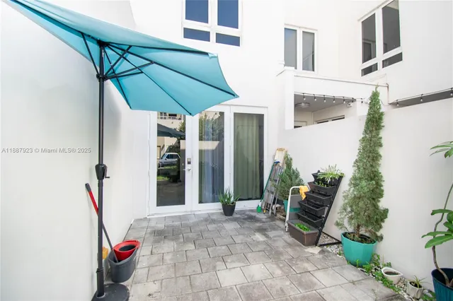 $4,950 | 6320 North W 104th Path, Unit 6320, Doral, FL 33178