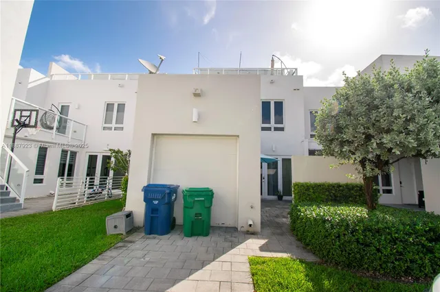 $4,950 | 6320 North W 104th Path, Unit 6320, Doral, FL 33178