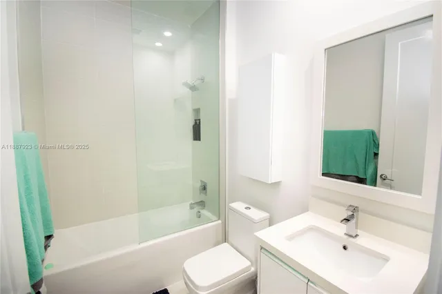 $4,950 | 6320 North W 104th Path, Unit 6320, Doral, FL 33178