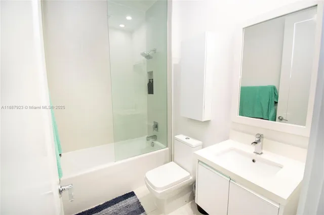 $4,950 | 6320 North W 104th Path, Unit 6320, Doral, FL 33178