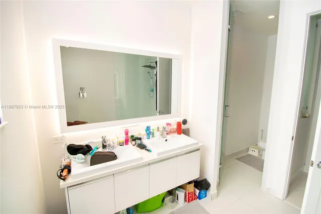 $4,950 | 6320 North W 104th Path, Unit 6320, Doral, FL 33178