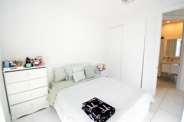 $4,950 | 6320 North W 104th Path, Unit 6320, Doral, FL 33178