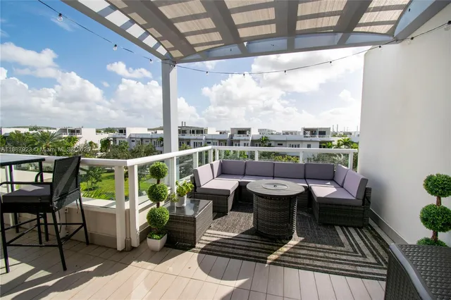 $4,950 | 6320 North W 104th Path, Unit 6320, Doral, FL 33178