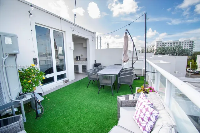 $4,950 | 6320 North W 104th Path, Unit 6320, Doral, FL 33178