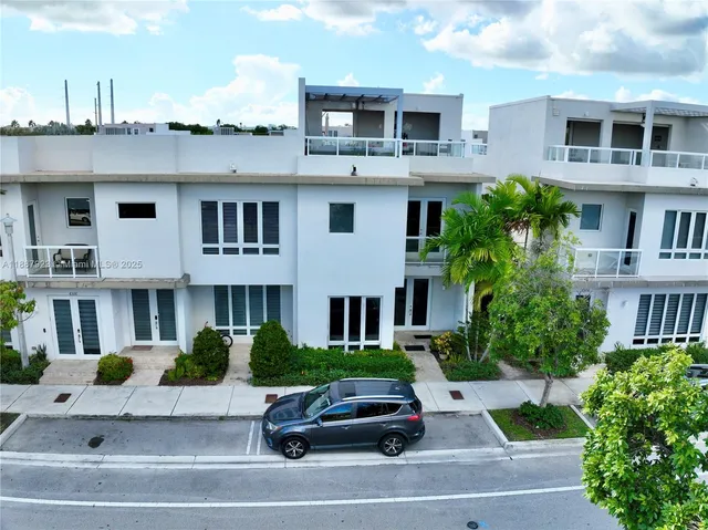 $4,950 | 6320 North W 104th Path, Unit 6320, Doral, FL 33178