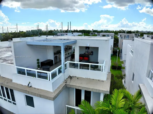 $4,950 | 6320 North W 104th Path, Unit 6320, Doral, FL 33178