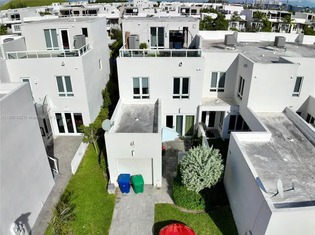 $4,950 | 6320 North W 104th Path, Unit 6320, Doral, FL 33178