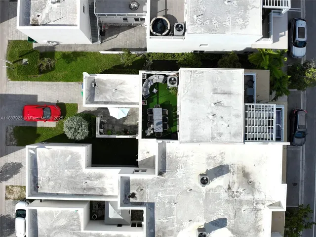 $4,950 | 6320 North W 104th Path, Unit 6320, Doral, FL 33178