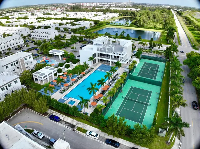 $4,950 | 6320 North W 104th Path, Unit 6320, Doral, FL 33178