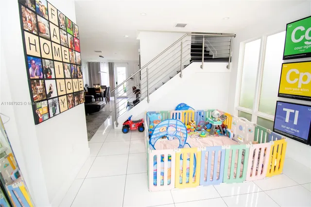 $4,950 | 6320 North W 104th Path, Unit 6320, Doral, FL 33178