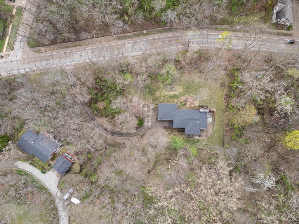 1031 27th Street Moline, IL 61265 - Photo 4 of 36 a backyard of a house