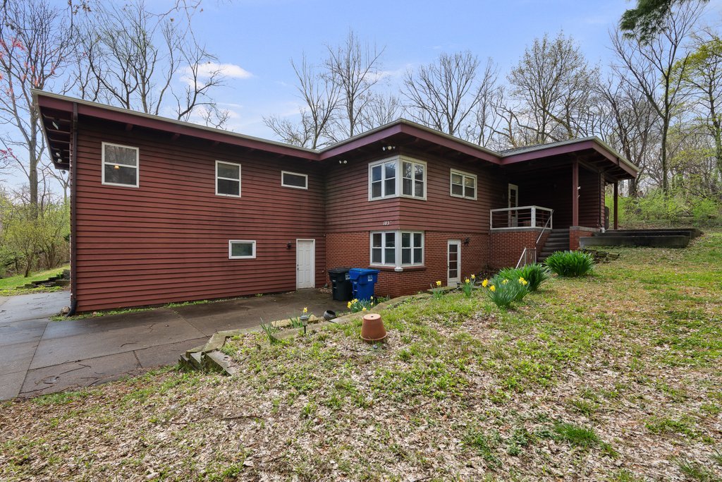 1031 27th Street Moline, IL 61265 - Photo 7 of 36 a front view of a house with garden