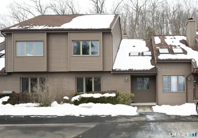 $326,000 | 15 Twin Oaks, Unit 15, New Milford, CT 06776