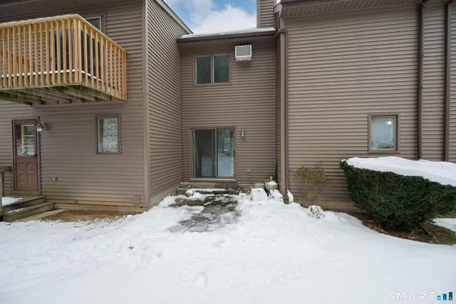 $326,000 | 15 Twin Oaks, Unit 15, New Milford, CT 06776