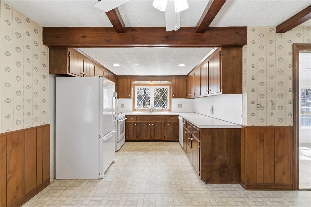 27 Valentine Road Framingham, MA 01702 - Photo 12 of 42 Gallery Image 12