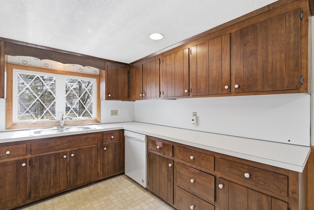 27 Valentine Road Framingham, MA 01702 - Photo 15 of 42 Gallery Image 15