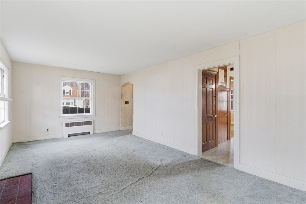 27 Valentine Road Framingham, MA 01702 - Photo 7 of 42 Gallery Image 7