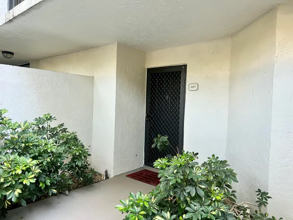 $2,600 | 2025 Lavers Circle, Unit D107, Delray Beach, FL 33444
