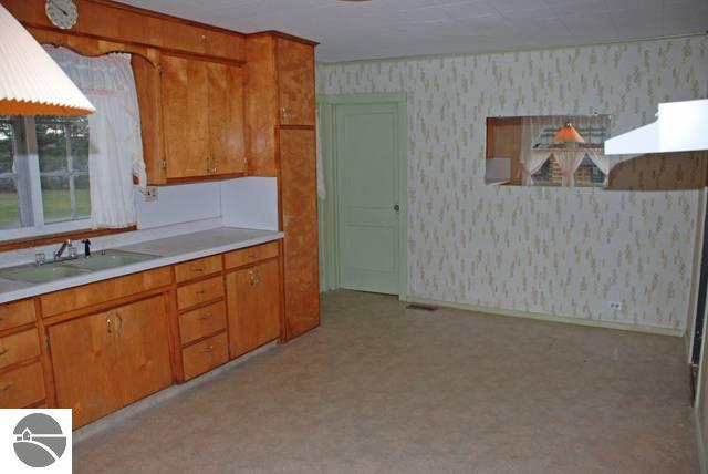 5718 South Lime Lake Road Cedar, MI 49621 - Photo 16 of 22 1732027-15.JPG