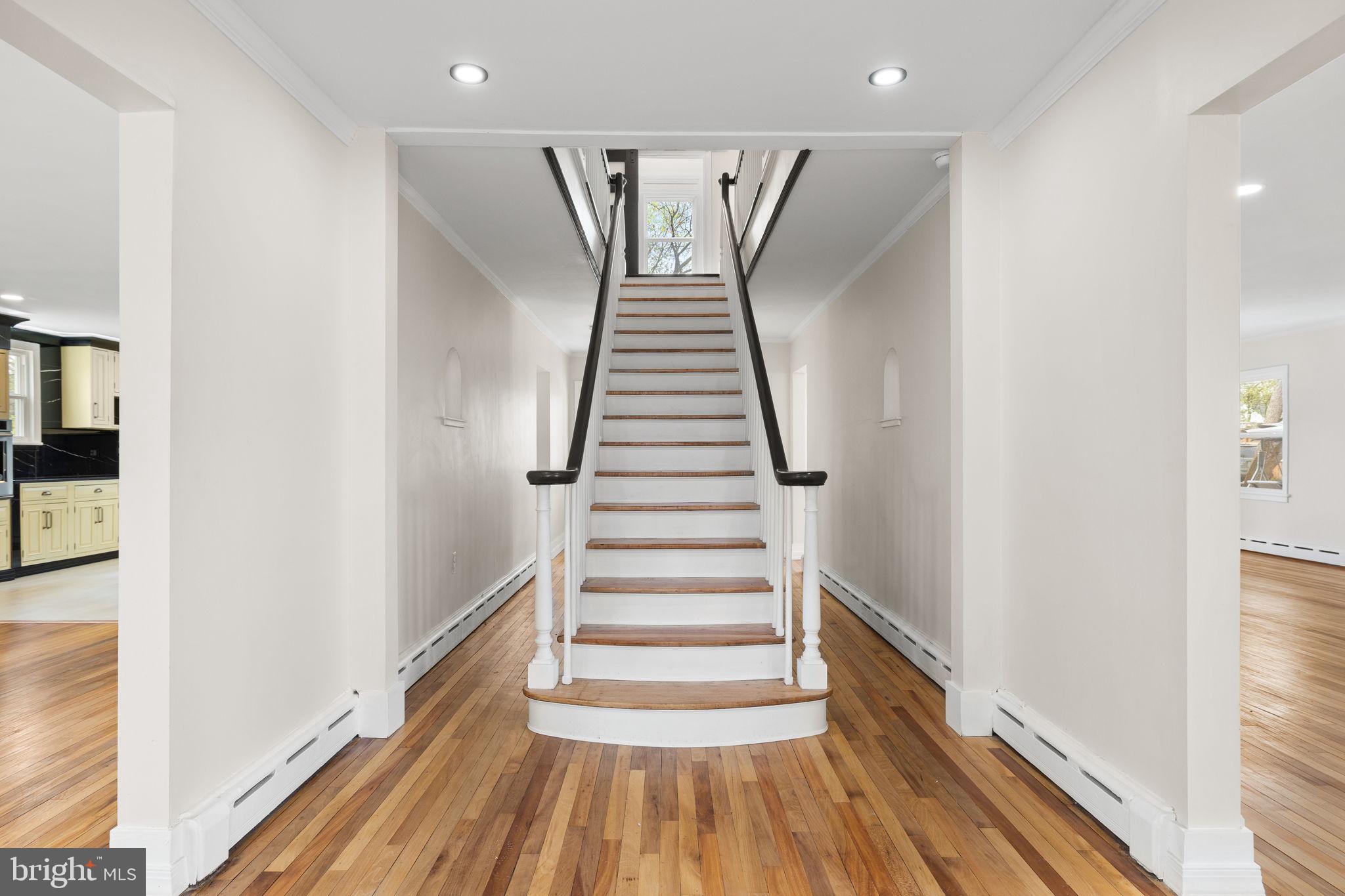 98 Broad Street Selinsgrove, PA 17870 - Photo 23 of 60 staircase/foyer