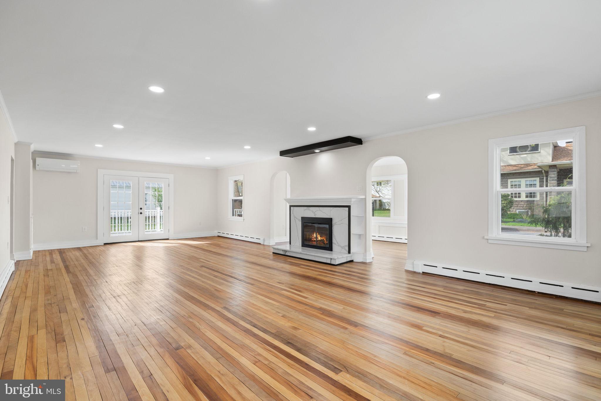98 Broad Street Selinsgrove, PA 17870 - Photo 25 of 60 living room