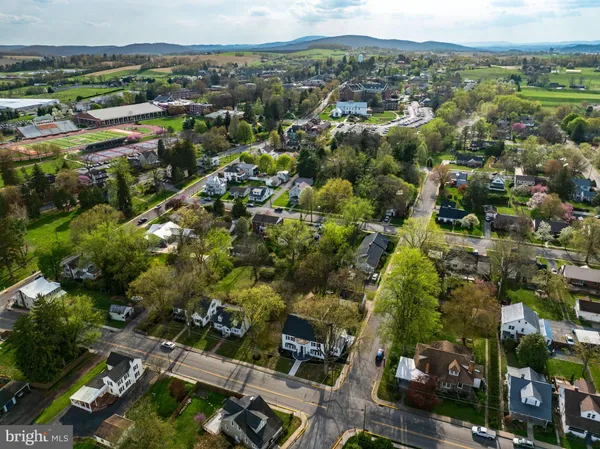 $569,900 | 98 Broad Street, Selinsgrove, PA 17870