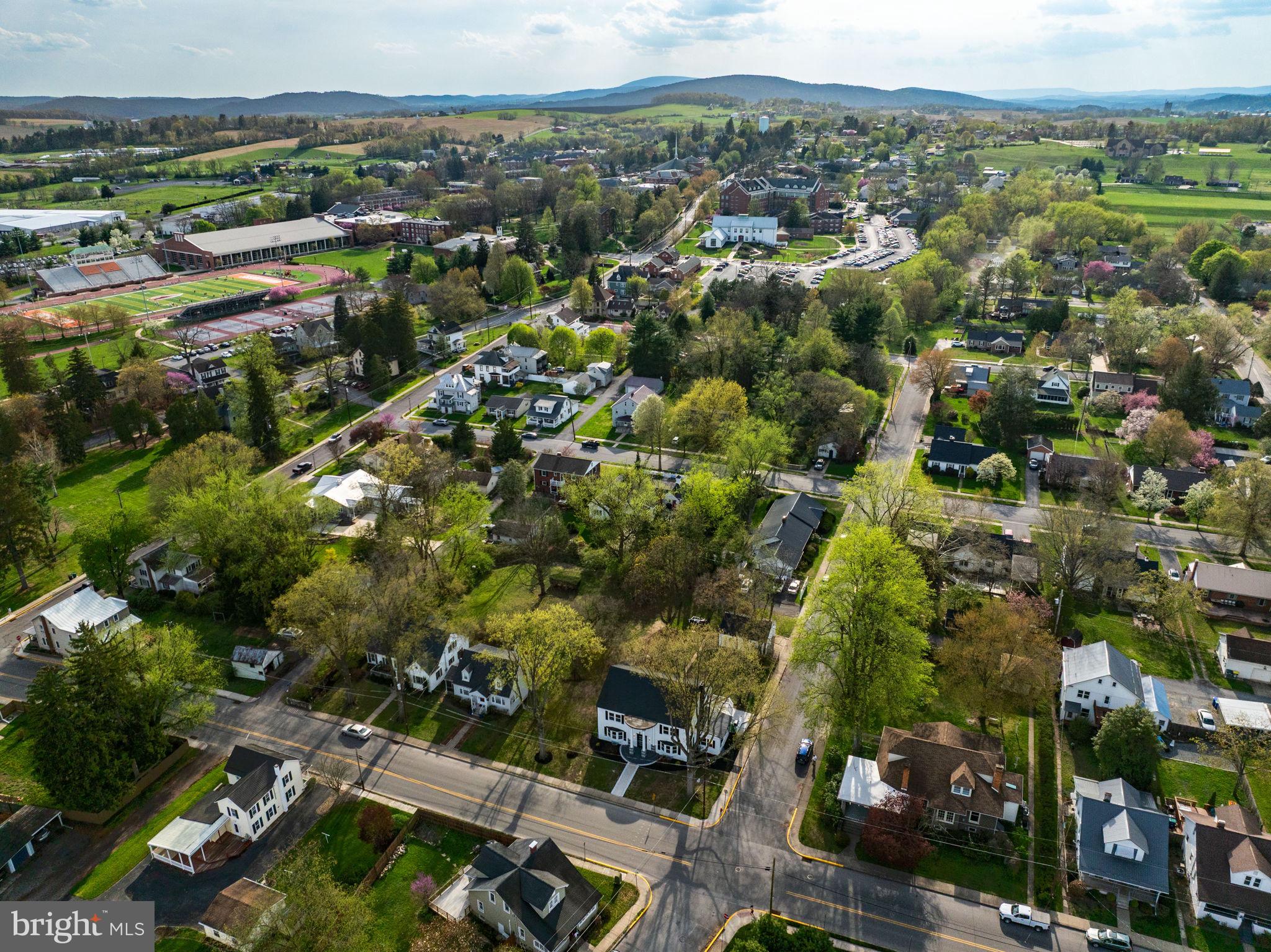 98 Broad Street Selinsgrove, PA 17870 - Photo 7 of 60 neight