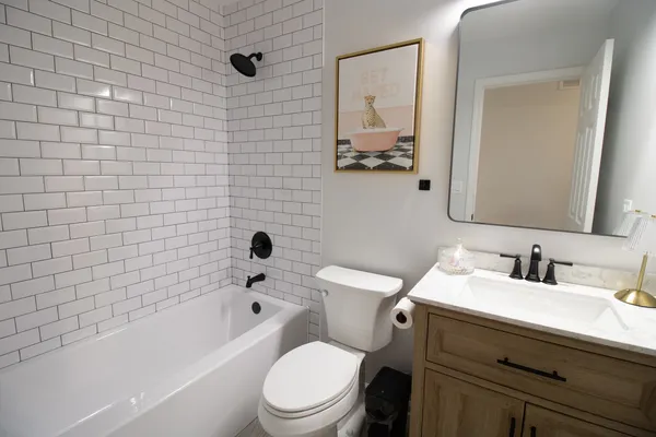 $3,200 | 1843 West White Oak Street, Unit 61, Arlington Heights, IL 60005