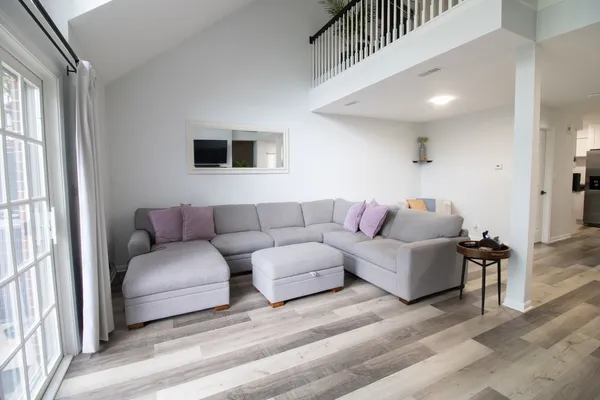 $3,200 | 1843 West White Oak Street, Unit 61, Arlington Heights, IL 60005