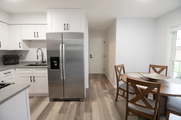 $3,200 | 1843 West White Oak Street, Unit 61, Arlington Heights, IL 60005