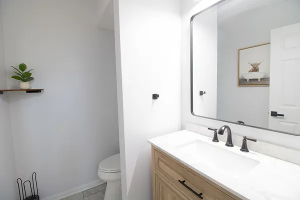 $3,200 | 1843 West White Oak Street, Unit 61, Arlington Heights, IL 60005
