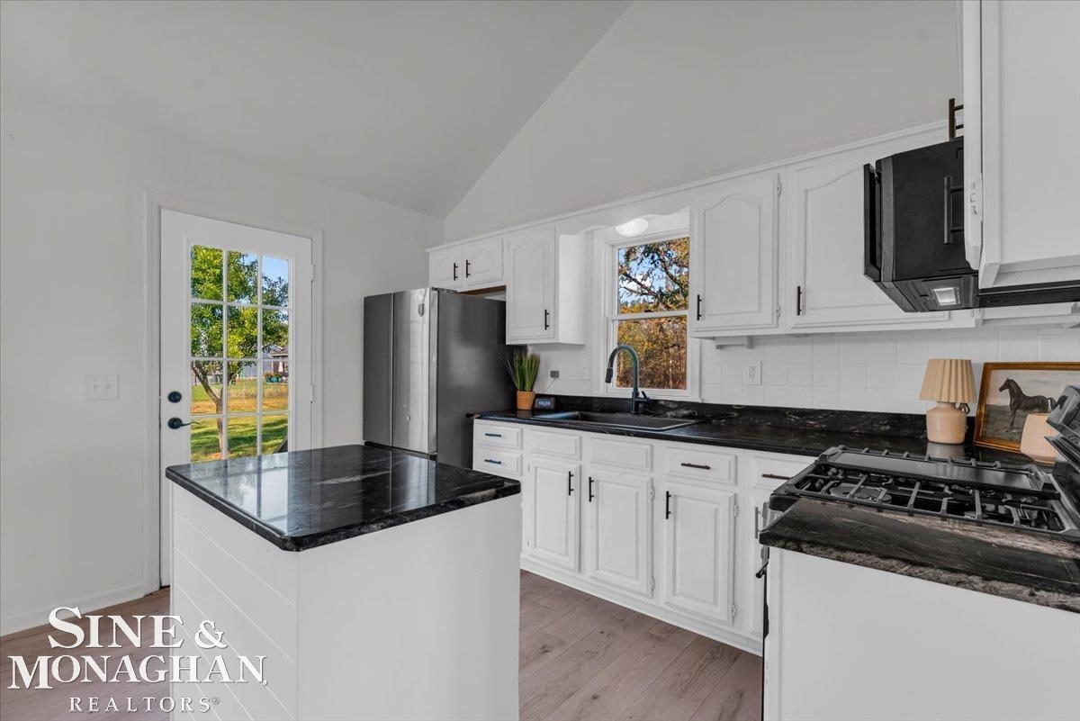 833 Range Road Smiths Creek, MI 48074 - Photo 5 of 39