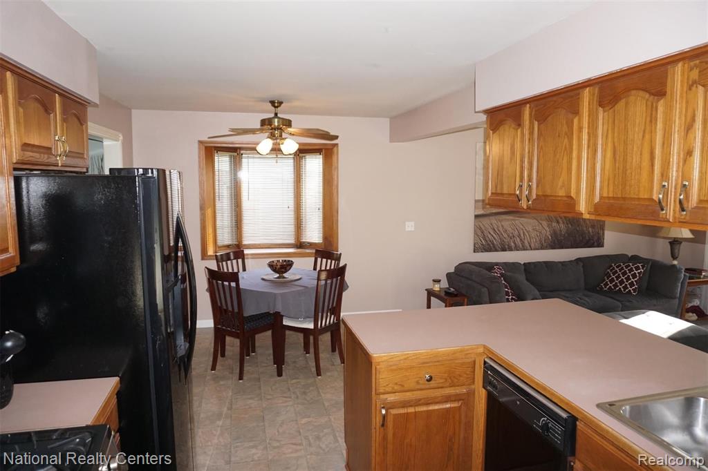 552 Buckingham Road Canton, MI 48188 - Photo 9 of 43