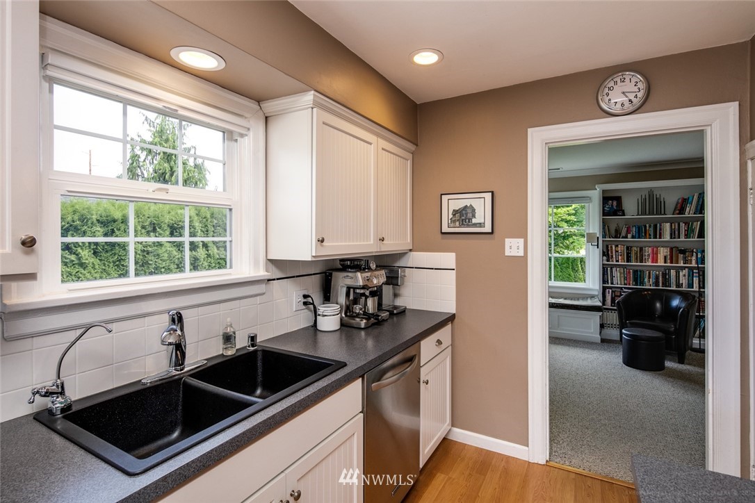 2944 McLeod Road Bellingham, WA 98225 - Photo 7 of 23 Gallery Image 7