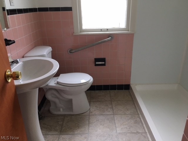 4018 Bayard Road Cleveland, OH 44121 - Photo 9 of 16