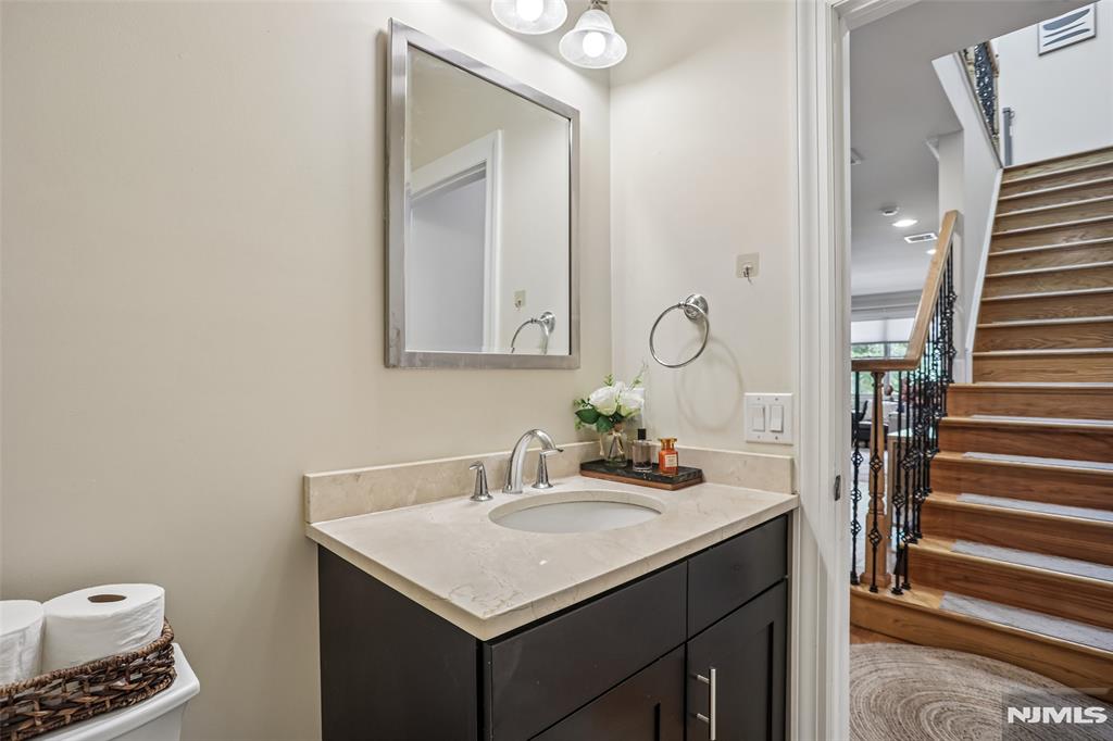 174 Fort Lee Road, Unit B Leonia, NJ 07605 - Photo 9 of 23