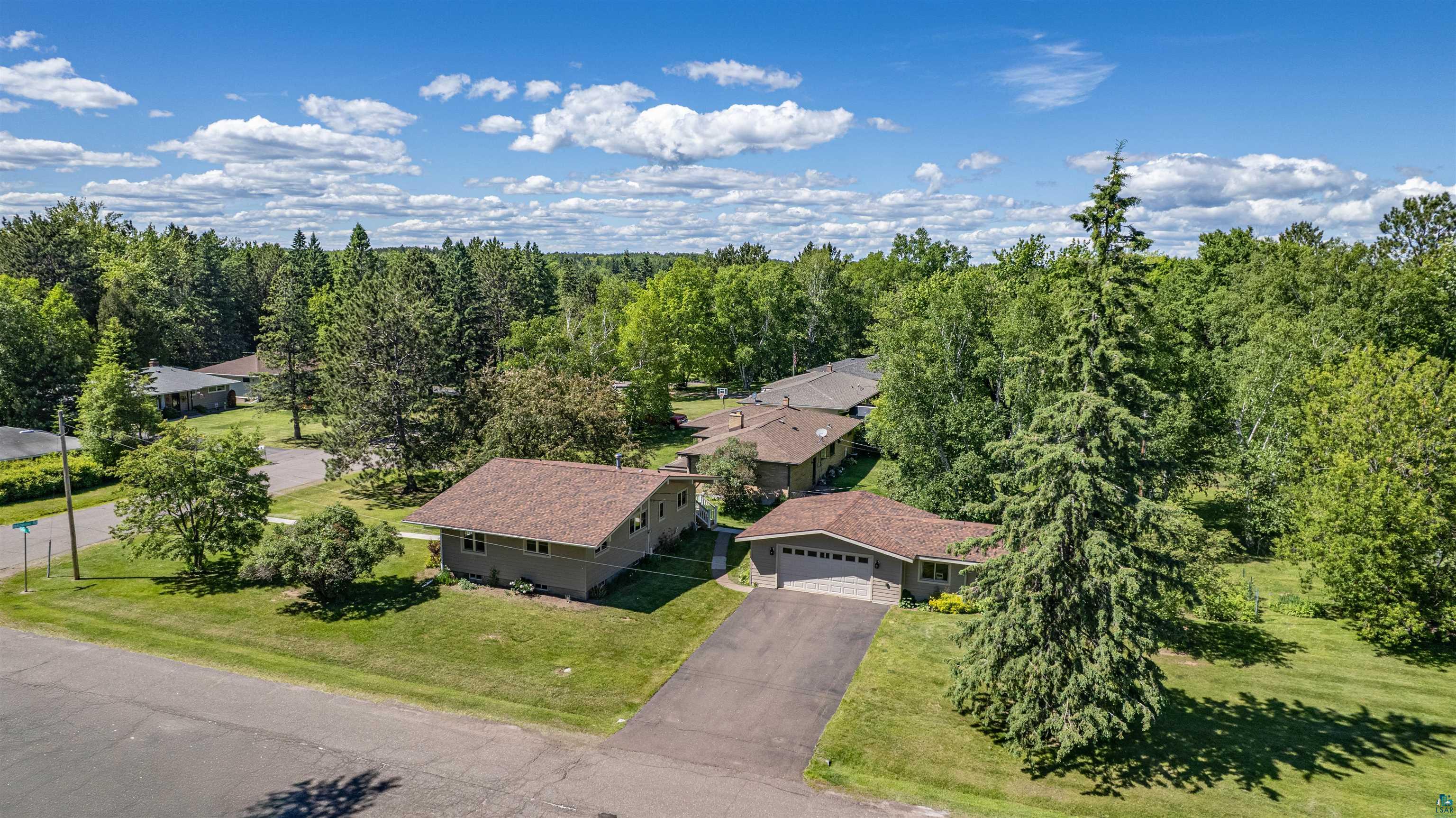 3304 Hutchinson Road Duluth, MN 55811 - Photo 3 of 39