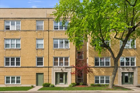 $449,900 | 3124 West Cullom Avenue, Unit 1, Chicago, IL 60618