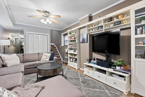 $449,900 | 3124 West Cullom Avenue, Unit 1, Chicago, IL 60618