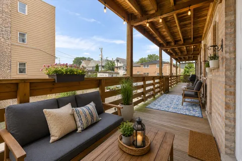 $449,900 | 3124 West Cullom Avenue, Unit 1, Chicago, IL 60618