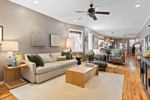$449,900 | 3124 West Cullom Avenue, Unit 1, Chicago, IL 60618