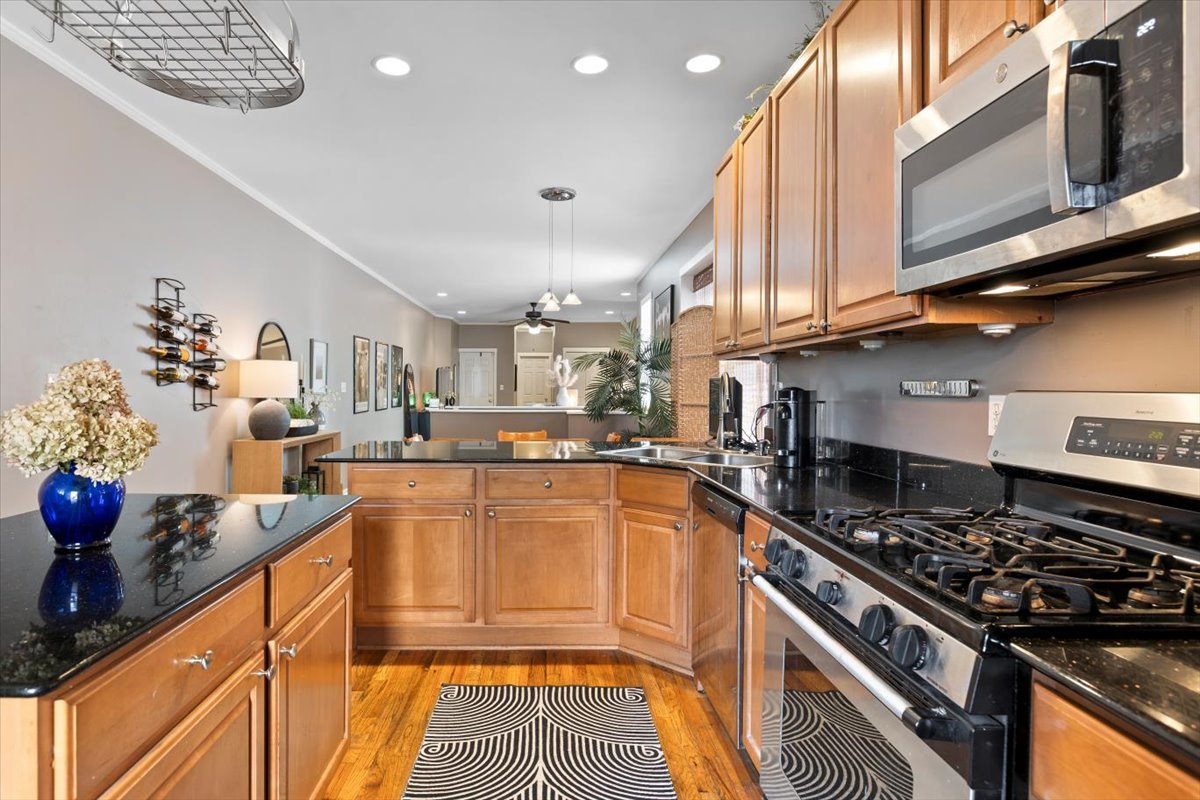 3124 West Cullom Avenue, Unit 1 Chicago, IL 60618 - Photo 5 of 20