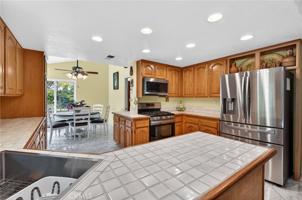 17347 Northlake Street Riverside, CA 92503 - Photo 9 of 44 Kitchen