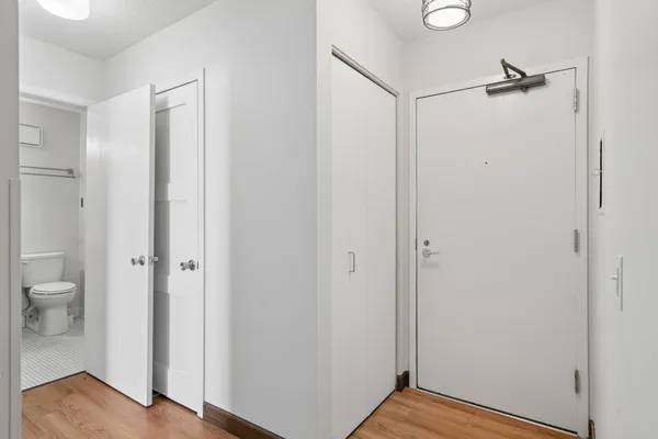 $84,900 | 7600 Golden Valley Road, Unit 405, Golden Valley, MN 55427