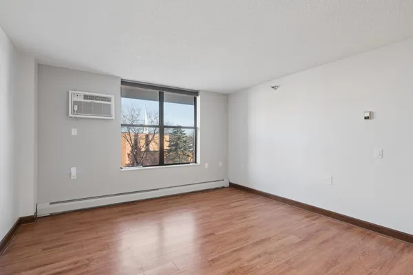 $84,900 | 7600 Golden Valley Road, Unit 405, Golden Valley, MN 55427