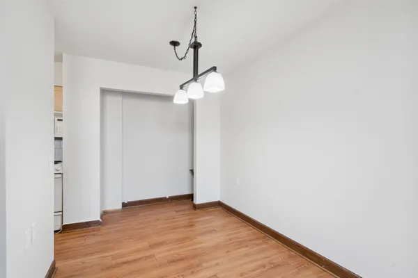 $84,900 | 7600 Golden Valley Road, Unit 405, Golden Valley, MN 55427